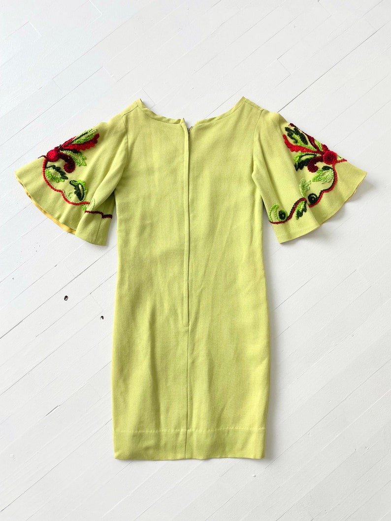 1960s Lime Green Linen Dress with Embroidered Bell Sleeves zdjęcie 5