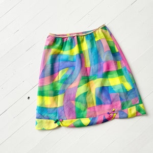 1990s Rainbow Printed Chiffon Skirt – Scalloped Hem with Bows, XS/S Vintage