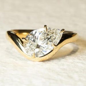 East West 3 CT Pear Cut Moissanite Engagement Ring, Bypass Wedding Ring, 14K Solid Gold Ring, Horizontal Ring, Curve Band Ring, Promise Ring