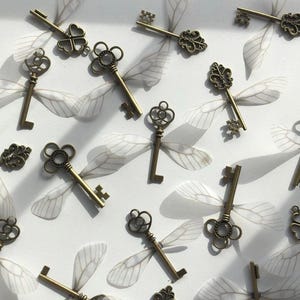 Wizard Flying Keys, Winged Keys, Schools of Witchcraft and Wizardry, Flying Keys, Home Decor, Antique Keys with Wings, Bronze Antique Keys