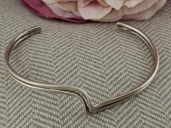 Vintage Solid Silver Wave Cuff Torc Bracelet - image 3