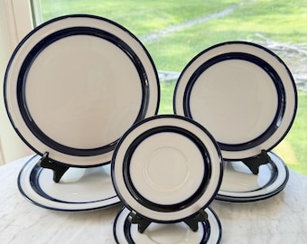 Vintage Noritake Fjord Primastone Borden Set van 7 Blue Band Steengoed Diner Saladeschotels Japan MCM Vervanging China