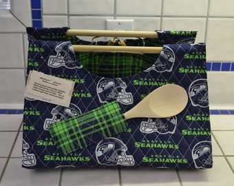 Casserole Carrier, Seattle Seahawks NFL quilt print, size LARGE