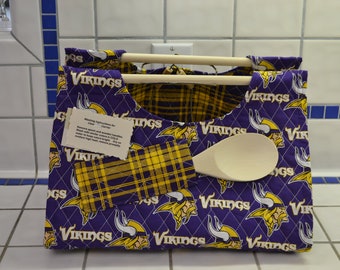 Casserole Carrier, Minnesota Vikings NFL quilt print, size LARGE