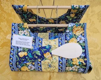 Casserole Carrier, blue and yellow panels quilted fabric