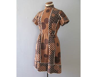 polka dot dress - vintage 60s Estelle Allardale brown white mock turtleneck short sleeve knee length mod knit fit and flare circle print med