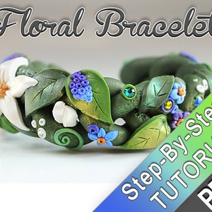 Pode incluir: Um tutorial PDF passo a passo para fazer um bracelete floral com argila polimérica. O bracelete apresenta folhas verdes, flores brancas, bagas azuis e roxas e pedras brilhantes.