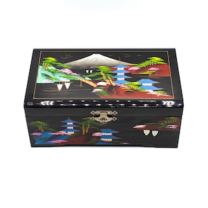 Vintage Japanese Lacquer Keepsake Box: Mount Fuji & Pagoda Scene