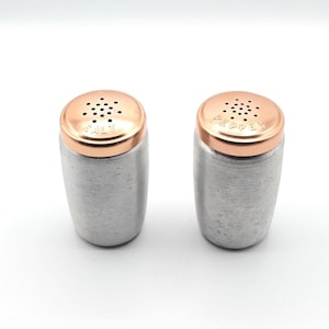 Solniczka i pieprzniczka z miedzi i aluminium w stylu art déco