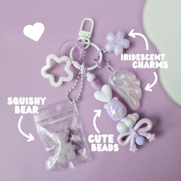Lindo llavero lila kawaii con alas de ángel de anime, oso blando, lindo monstruo morado, sakura, llavero, dije para bolso