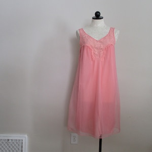 vintage/1950s/ nightie/ baby doll/ holly wood/ bubble gum pink/ nightgown/ lingerie