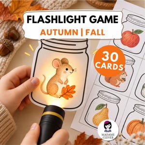 Peut inclure: Un jeu de lampe de poche intitulé FLASHLIGHT GAME AUTUMN | FALL comprenant 30 cartes. Une carte montre une souris dans un bocal, éclairée par une lampe noire. D'autres cartes présentent des illustrations de pomme, écureuil, poire et citrouille.