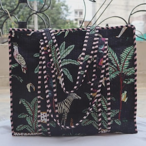 Bolsa tote acolchoada feita à mão com estampa de selva: bolsa de ombro de algodão boho imagem 1