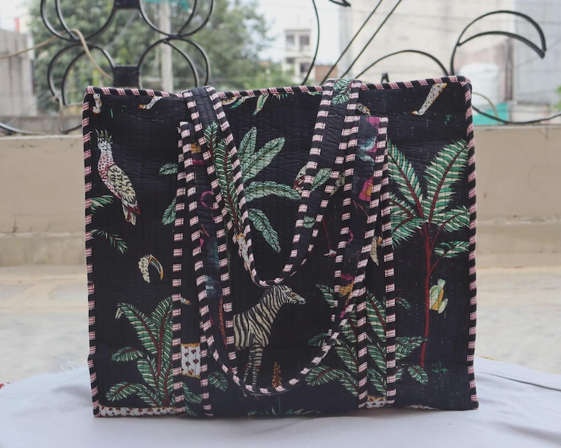 Bolsa tote acolchoada feita à mão com estampa de selva: bolsa de ombro de algodão boho imagem 1