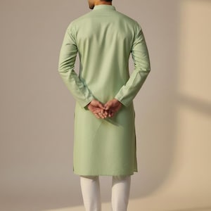 Kurta da uomo in cotone bianco: abbigliamento etnico indiano, fatto a mano immagine 8