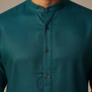 Kurta da uomo in cotone bianco: abbigliamento etnico indiano, fatto a mano immagine 10