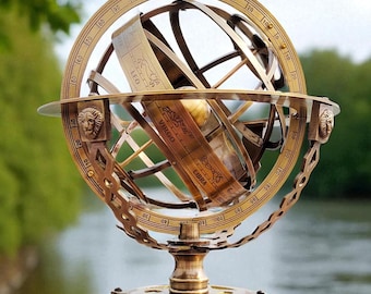 Esfera armilar con signos del zodíaco: globo de reloj de sol de latón antiguo sobre base de madera, decoración celestial náutica vintage para jardín, oficina o regalo.