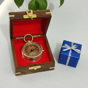 Bússola funcional gravada com caixa de madeira personalizada - Bússola náutica dourada com mostrador de cobre, presente com citação vitoriana para ele.