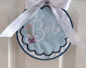 Colgador de puerta bordado personalizado