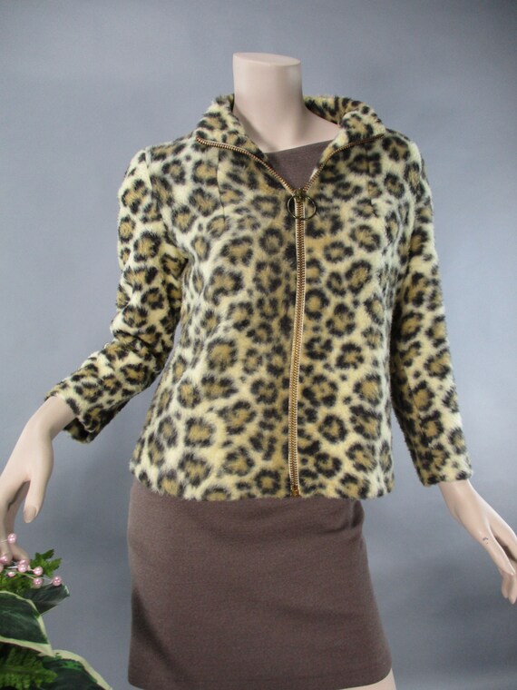 1960s 70s Faux Leopard Short Coat, Vintage Mod Zi… - image 4