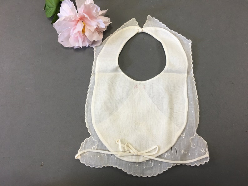 Antique Embroidered Baby Bib, 1900/20s White Lawn Unisex Special Occasion Bib, Vintage Baby Clothes Bib image 3