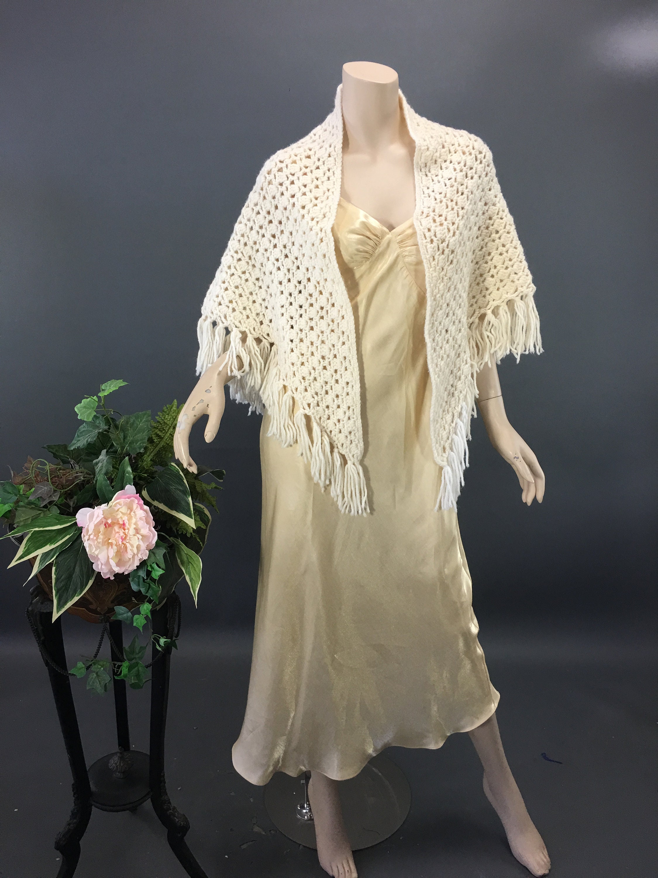 1970s Knit Shawl Vintage Off White Cream Long Fringe Bridal | Etsy