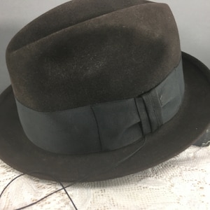Vintage 1950&#39;s - 60&#39;s Men&#39;s Stetson Hat, Charcoal Brown / Black Felt Fedora, Black Grosgrain Ribbon Unisex Size S 6 7/8 VFG