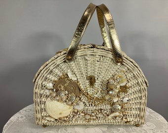 1950s White Wicker Seashell Purse, Vintage Novelty Half Moon Box Handbag. Gold 2 Handle Bag, Unique Opening, VFG