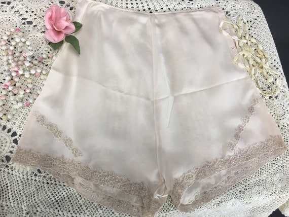 1930s Tap Pants, Vintage Ivory Lace Panties, Lace