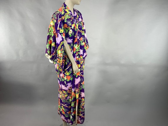 1940s Purple Long Kimono, Rayon Pagoda Chrysanthe… - image 9