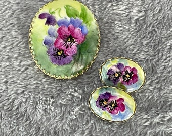 Vintage 50s/60s Hand Painted Floral Brooch and Clip Earring Set, Mid Century Jewelry Set Romantic Costume Jewelry Semi Parnue