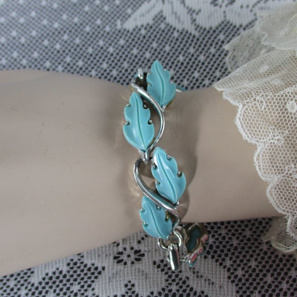 Vintage 1950s Lisner Blue Thermo - set  Plastic Leaf Bracelet, Silvertone Metal VFG