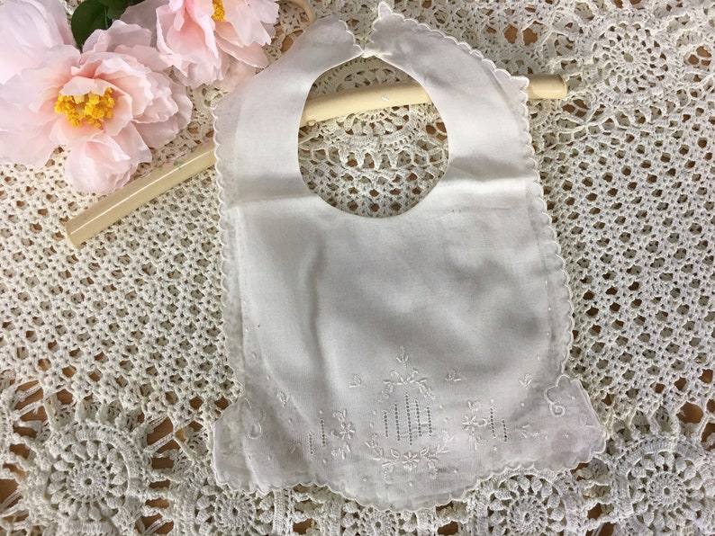 Antique Embroidered Baby Bib, 1900/20s White Lawn Unisex Special Occasion Bib, Vintage Baby Clothes Bib image 2