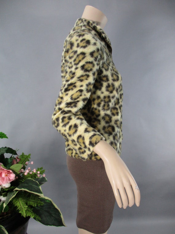 1960s 70s Faux Leopard Short Coat, Vintage Mod Zi… - image 8