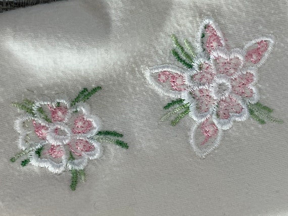 Vintage White Pink Embroidered Gloves,1950s Brace… - image 5