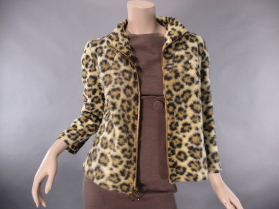 1960s 70s Faux Leopard Short Coat, Vintage Mod Zi… - image 2