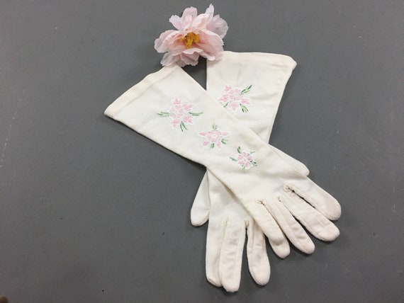 Vintage White Pink Embroidered Gloves,1950s Brace… - image 1