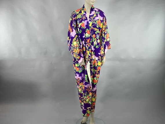 1940s Purple Long Kimono, Rayon Pagoda Chrysanthe… - image 4