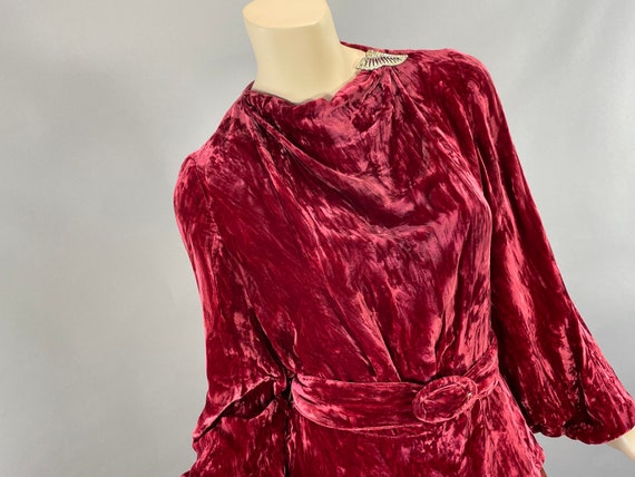 1930s Wine Velvet and Crepe Day Dress, Vintage M … - image 2