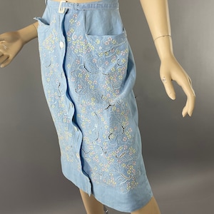 Vintage 1940s - 1950s Skirt, 50s 60s Blue Linen Embroidered Floral Eyelet Pencil Front Button Skirt, Pockets Belt Summer, XS Waist 26, VFG