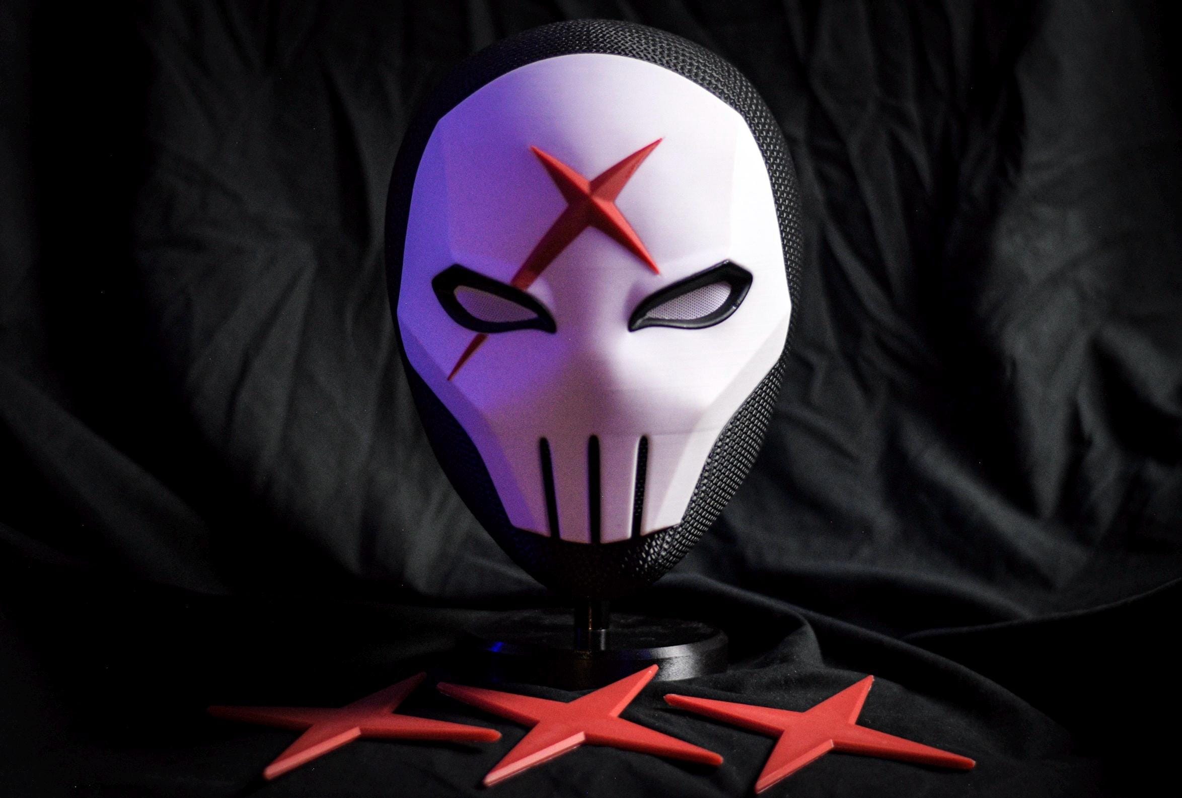 Teen Titans Red X Helmet & Throwing Stars (Raw 3D Print - Color Filament)