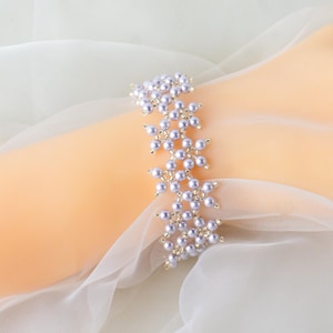 Crystal swarovski bracelet; glass bracelet; Light gray swarovski pearl bracelet, 7 in (18 cm) and 2 in (5 cm) adjustable chain -AA07