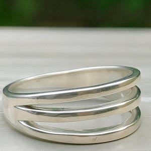 Anillo apilable de plata de ley: banda minimalista bohemia de chevron