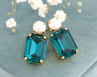 Emerald Bridal Green Earrings, Pearl Green Emerald Crystal Stud Earrings, Emerald Cut Earrings, Pearl Earrings, Bridesmaids Earrings.