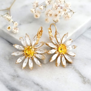 Daisy Drop Earrings, Bridal Flower Drop Earrings, Daisy Crystal Earrings, Bridal Yellow Crystal Earrings, Gift For Mother, Flower Earrings