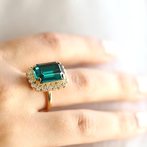 Emerald Ring, Emerald Crystal Cocktail Ring, Statement Gold Crystal Emerald Ring, Adjustable Cocktail Ring, Statement Emerald Gold Ring.