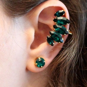 Ear Climber earrings ,Emerald Green Climbing earrings, Ear Cuff Green Earrings, Trending earrings, Ear Crawler Emerald Stud Crystal Earrings