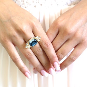 Blue Navy Cocktail Ring, Sapphire Blue Crystal Cocktail Ring, Blue Statement Ring, Blue Navy Verstelbare Ring, Blauwe Ovale Kristallen Ring