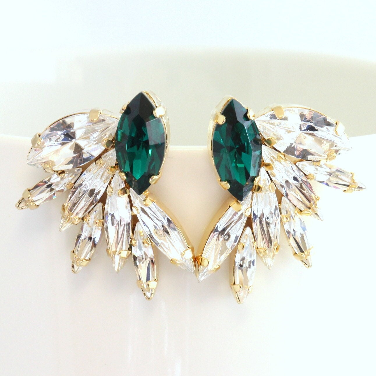 earrings to wear with emerald green dress What Color Jewelry Goes With a Green Dress: 7 Best Combos