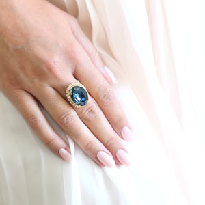 Blauwe marineblauwe cocktailring, saffierkristal cocktail gouden ring, blauwe statementring, blauwe marineblauwe verstelbare ring, blauwe ovale kristallen ring